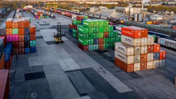 Image of freight containers 