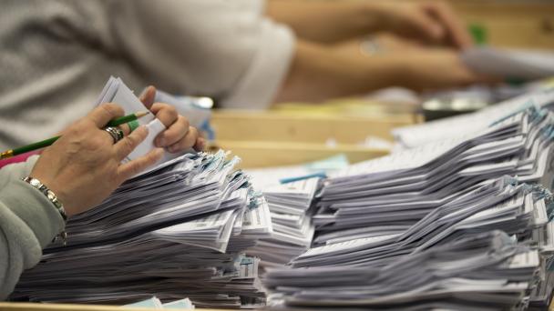 Counting ballot papers